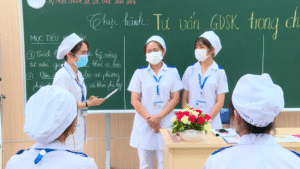 Điều dưỡng chuyên ngành Hộ sinh là lựa chọn phù hợp với những bạn yêu thích chăm sóc sức khỏe bà mẹ và trẻ sơ sinh